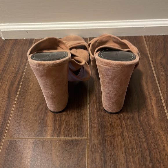 kendall kylie heels - Picture 4 of 6